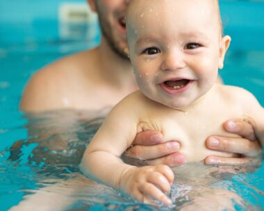 BABYSCHWIMMEN 6-18 MONATE